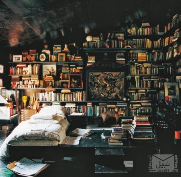 The-ultimate-book-lovers-bedroom-600x587