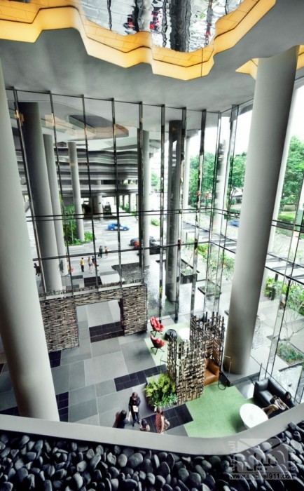 برج سكاي جاردنز أروع فندق بسنغافورة Parkroyal-sky-garden-hotel-9-636x1024